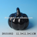 Ornamento cerâmico preto simples da abóbora para a decoração do Dia das Bruxas